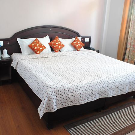 Clarks Inn Binsar Dış mekan fotoğraf