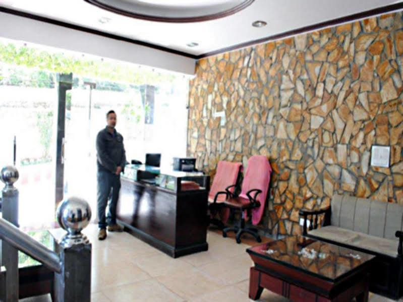 Clarks Inn Binsar Dış mekan fotoğraf