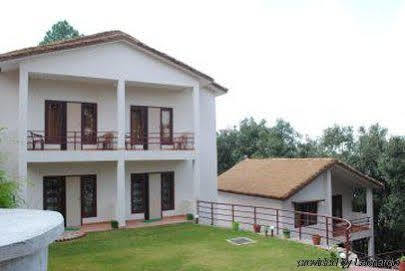 Clarks Inn Binsar Dış mekan fotoğraf