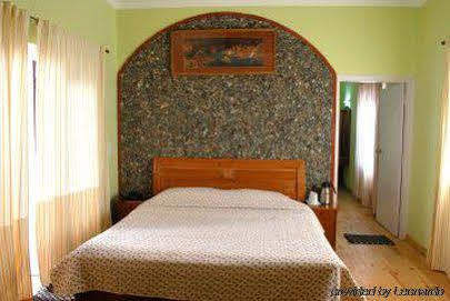 Clarks Inn Binsar Dış mekan fotoğraf