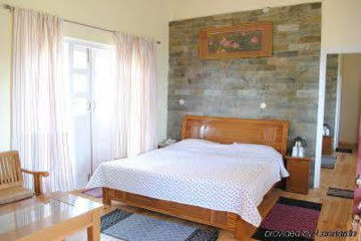Clarks Inn Binsar Dış mekan fotoğraf